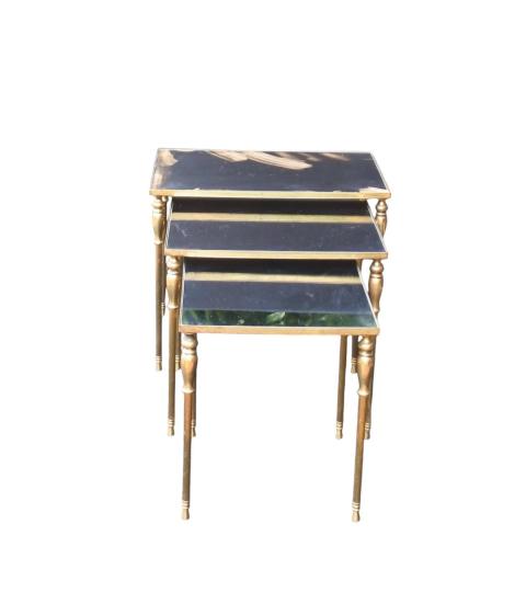 Een set van 3 messing nesting tafels &ndash; met zwart spiegelglas