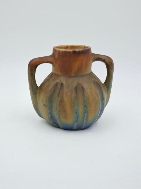 Vaas met twee handvatten van bruin en blauw geglazuurd steengoed door Gilbert M&eacute;t&eacute;nier