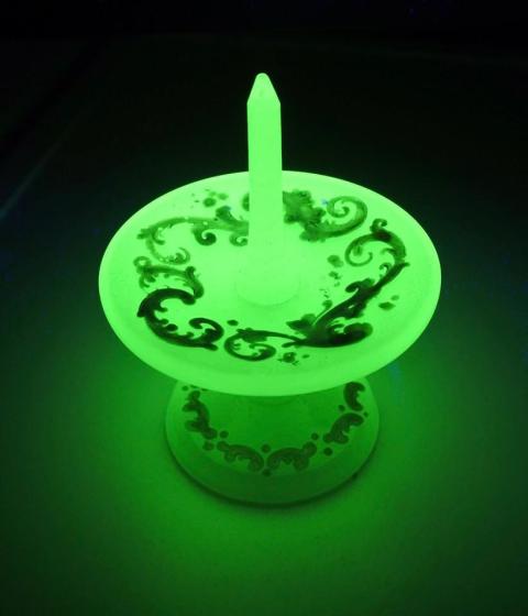 Opaline uranium glass ring holder