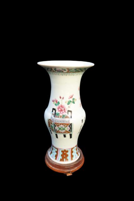 Chinese famille rose Yenyen vase
