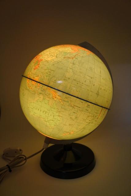 R&auml;th &ndash; staatkundige wereldbol &ndash; lamp &ndash; juli 1988